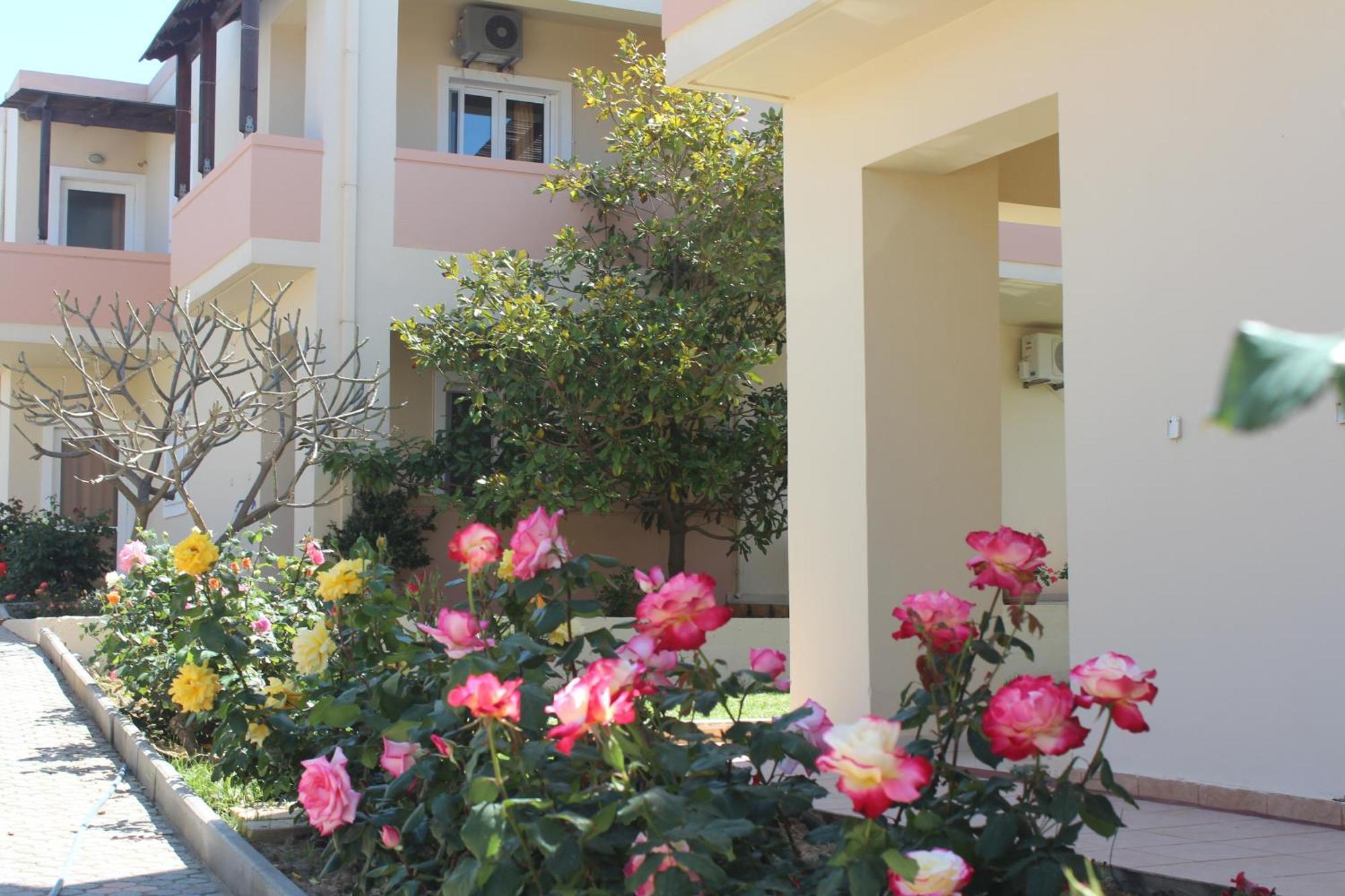 Agia Marina Evdokia Αpartments & Dimitra Village מראה חיצוני תמונה